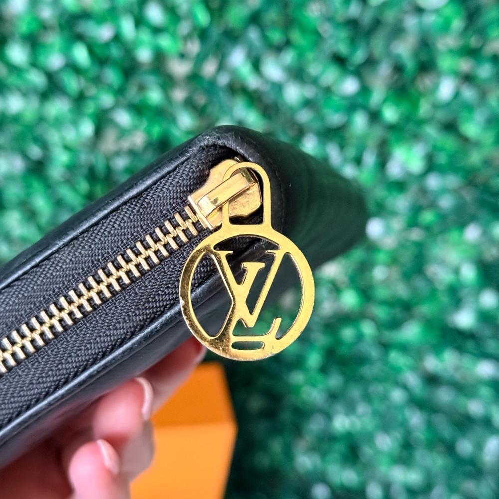 Louis Vuitton Black Monogram Coussin Zipped Lambskin Leather Wallet - Picture 5 of 10